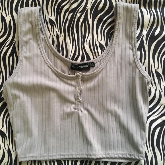 NWT Pretty Little Thing Grey Ribbed Crop Top - Picture 1 of 3